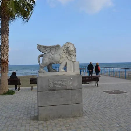 アパート P L Panagiotis
