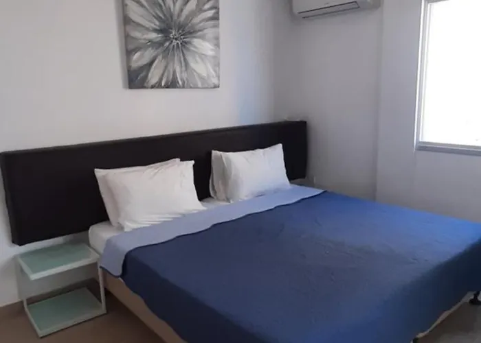 P L Panagiotis Lejlighed