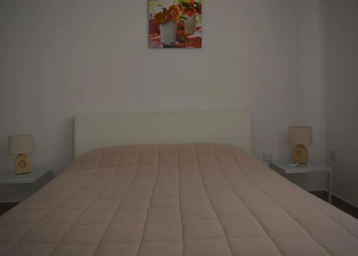 P L Panagiotis Lejlighed